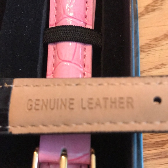 NWT MINNIE MOUSE watch - Picture 4 of 6